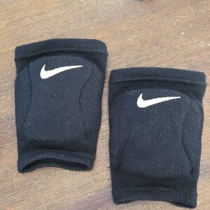 Nike Black Protective Volleyball Knee Pads Pair with White Swoosh - One Size